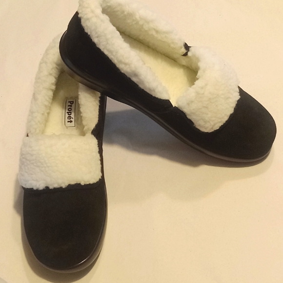 Propet Faux Fur Slip-On Leather Shoes Colbie Black Size 9. New with box. - Picture 1 of 8